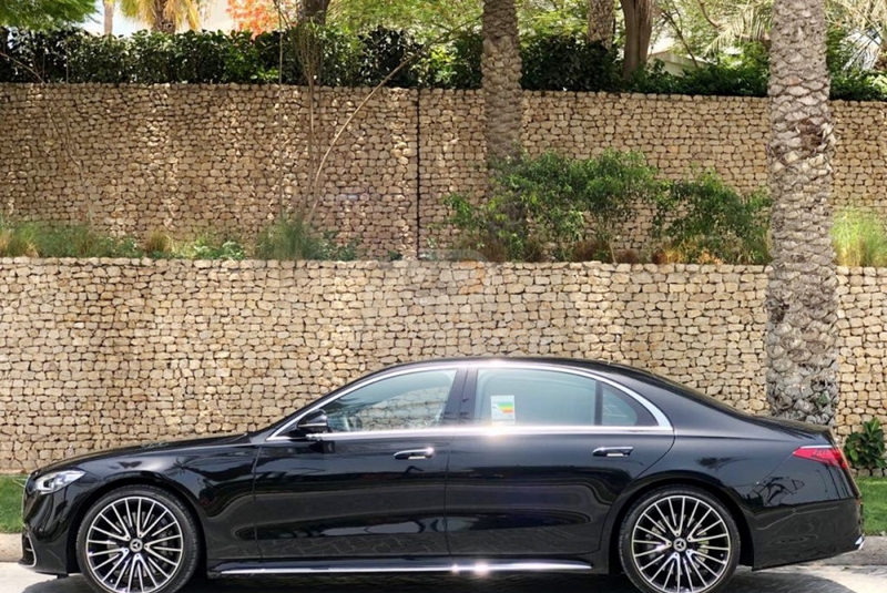 Siyah Mercedes Benz S500 2021